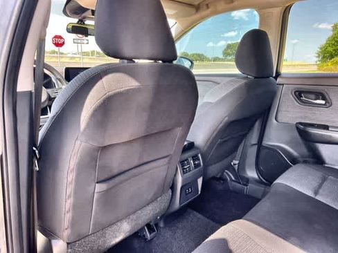 Used 2021 Nissan Rogue SV FWD image 13