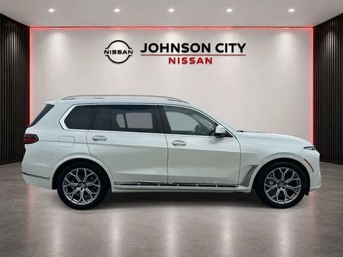Used 2025 BMW X7 xDrive40i AWD/4WD image 3