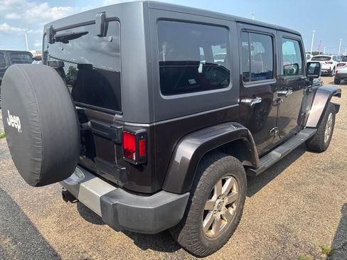 Used 2013 Jeep Wrangler Unlimited Sahara w/ Connectivity Group AWD/4WD image 27