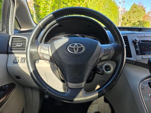 Used 2010 Toyota Venza image 18