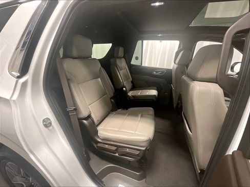 Used 2021 Chevrolet Tahoe LT w/ LT Signature Package image 16