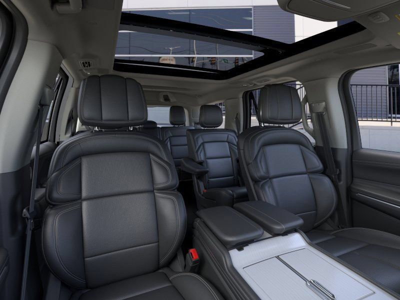 New 2026 Lincoln Navigator Reserve AWD/4WD image 10