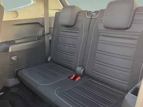 Used 2024 Volkswagen Tiguan S image 10