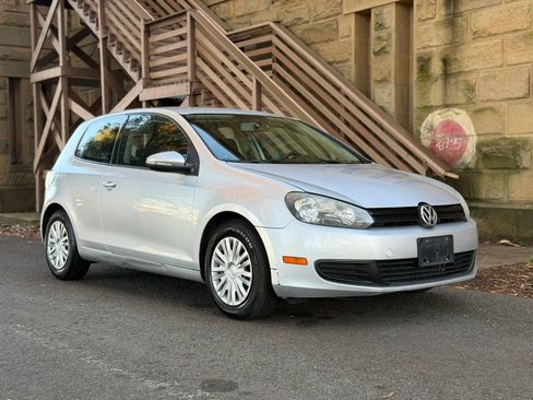 Used 2012 Volkswagen Golf 2-Door FWD image 2