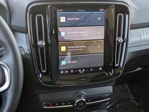 Used 2025 Volvo XC40 B5 Plus w/ Climate Package image 15