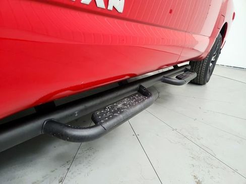 Used 2024 Nissan Titan SV w/ SV Convenience Package image 39