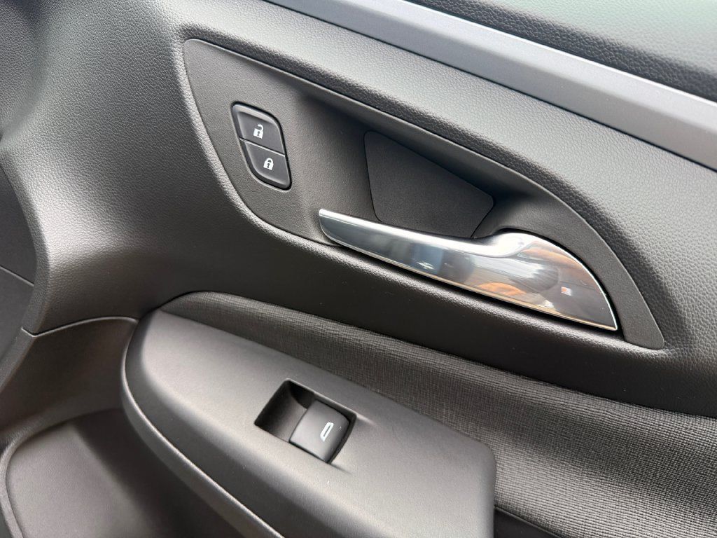 Used 2025 Buick Envista Preferred FWD image 39