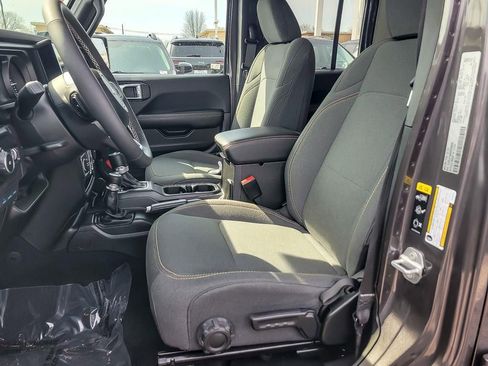 Used 2025 Jeep Wrangler Unlimited Sahara w/ Safety Group AWD/4WD image 8