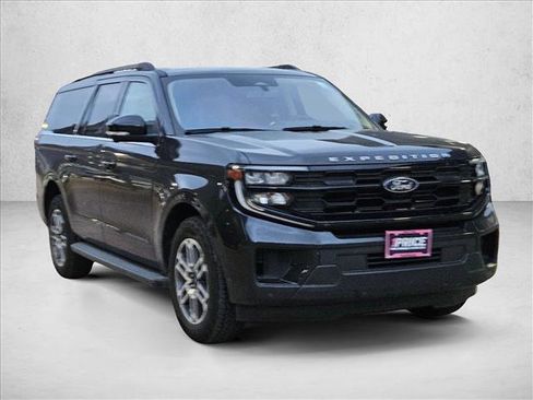 Used 2025 Ford Expedition Max Active AWD/4WD image 3