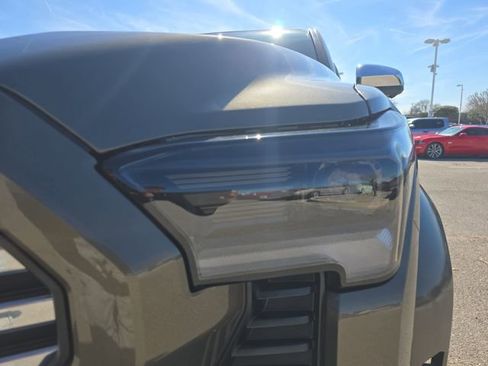 Used 2025 Toyota Tacoma Limited image 31