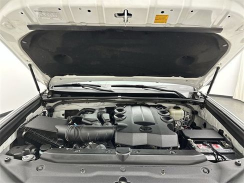 Used 2016 Toyota 4Runner SR5 Premium image 26