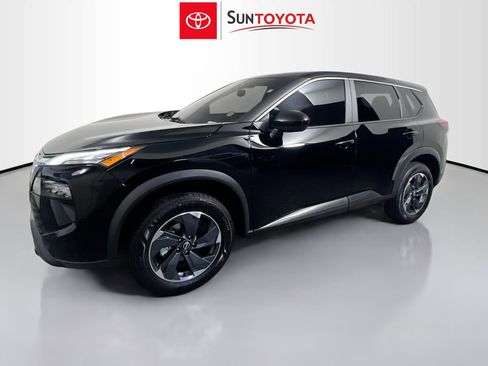 Used 2024 Nissan Rogue SV FWD image 9
