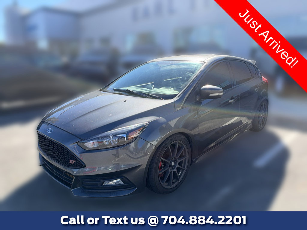 Used 2017 Ford Focus ST w/ Equipment Group 402A FWD image 1