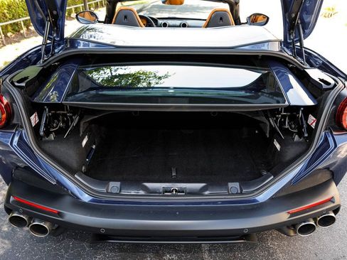 Used 2019 Ferrari Portofino image 18