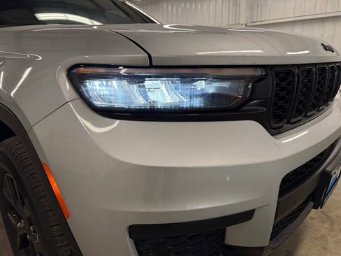 Used 2025 Jeep Grand Cherokee L Altitude RWD image 3