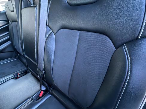 Used 2024 Jeep Grand Cherokee L Laredo image 17