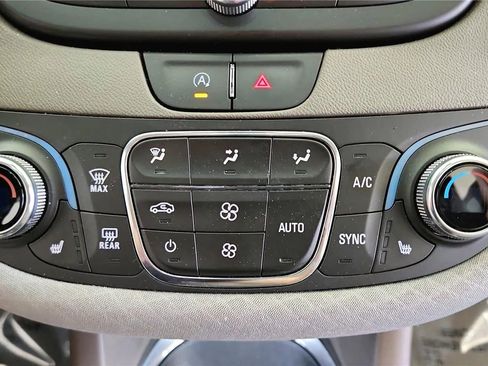 Used 2022 Chevrolet Malibu LT FWD image 30