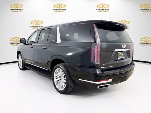 Used 2025 Cadillac Escalade ESV Premium Luxury image 5