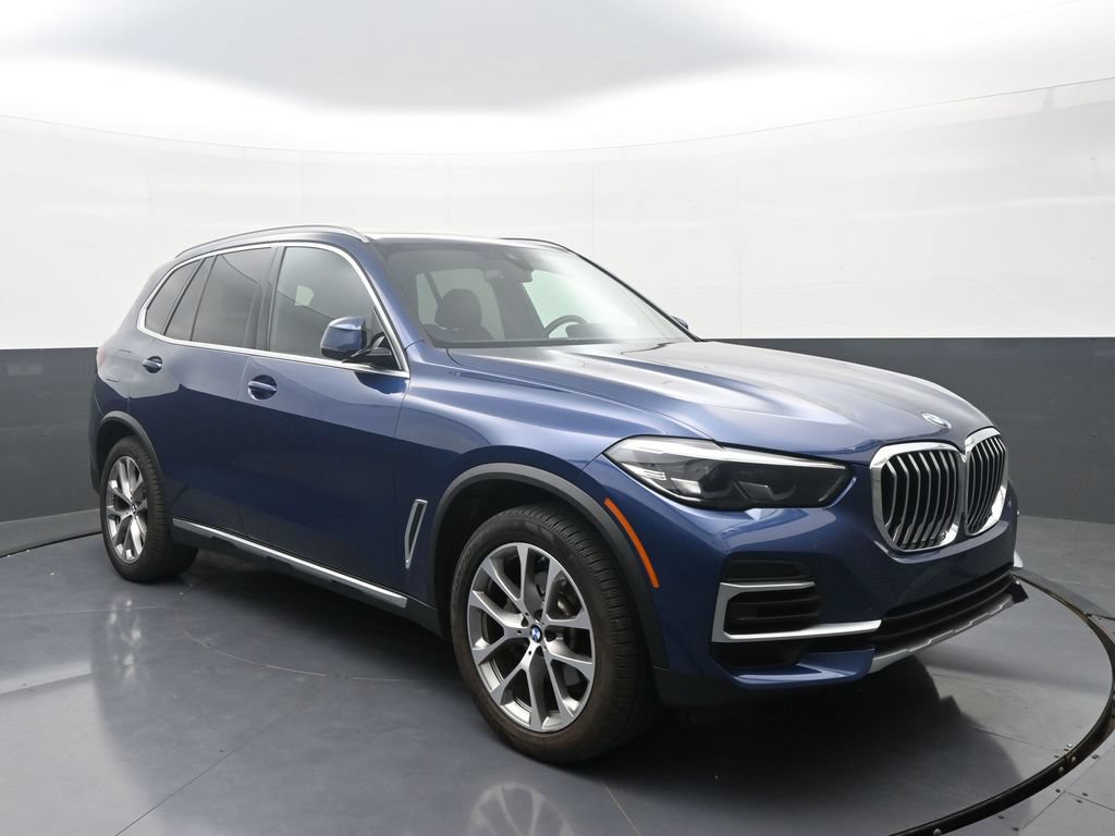 Used 2022 BMW X5 xDrive40i w/ Premium Package AWD/4WD image 3