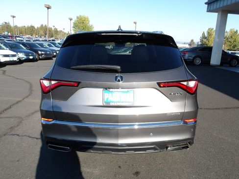 Used 2022 Acura MDX SH-AWD w/ Advance Package image 4