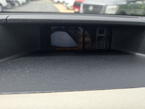 Used 2011 Toyota Sienna XLE FWD image 31
