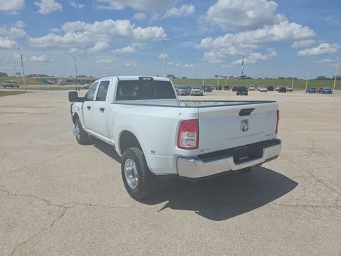 Used 2024 RAM 3500 Tradesman w/ Chrome Appearance Group AWD/4WD image 5