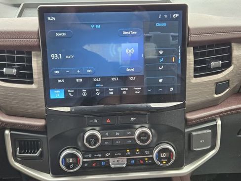 Used 2024 Ford Expedition Limited image 17