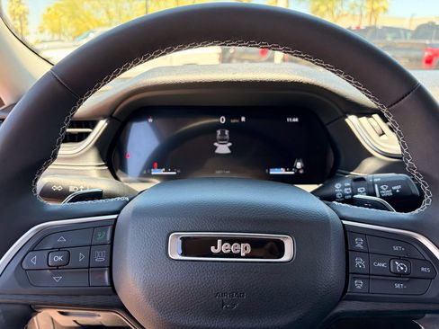 Used 2023 Jeep Grand Cherokee Laredo X RWD image 26
