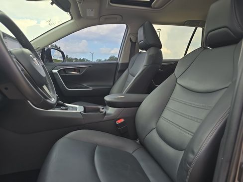 Used 2021 Toyota RAV4 Limited AWD/4WD image 21