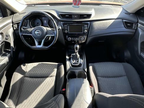 Used 2020 Nissan Rogue SV image 11