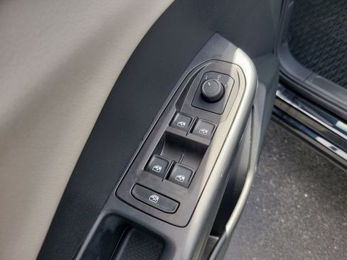 Used 2025 Volkswagen Taos S image 16