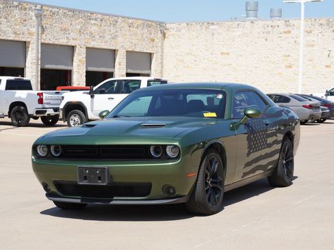 Used 2018 Dodge Challenger SXT Plus RWD image 3