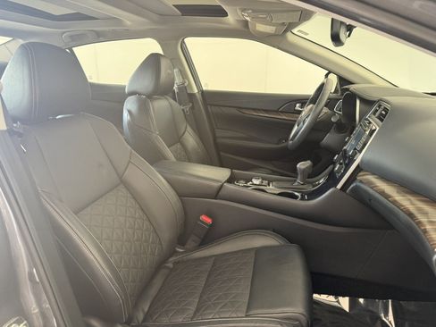 Used 2017 Nissan Maxima Platinum w/ Medallion Package FWD image 10