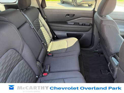 Used 2025 Nissan Pathfinder SV FWD image 37
