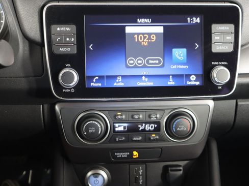 Used 2025 Nissan Leaf S image 19