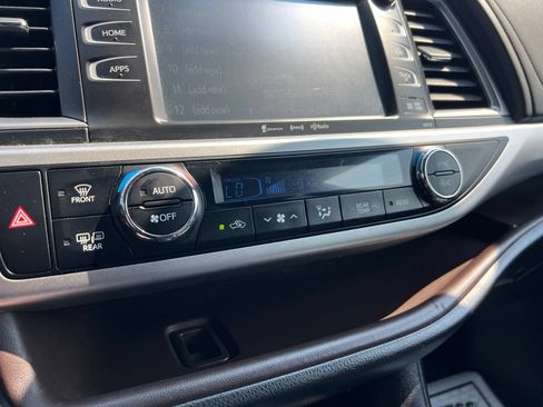 Used 2018 Toyota Highlander XLE AWD/4WD image 10
