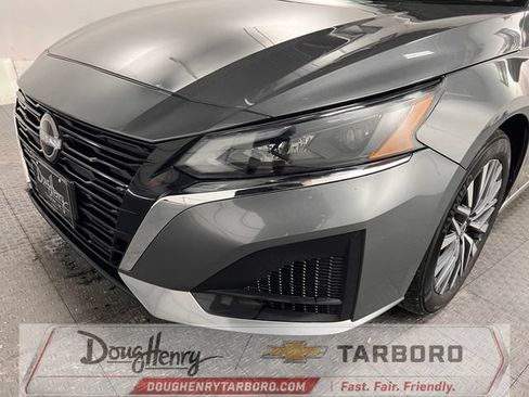 Used 2025 Nissan Altima 2.5 SV FWD image 11
