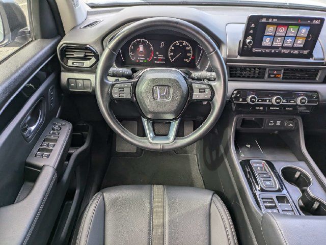 Used 2025 Honda Pilot Touring image 18