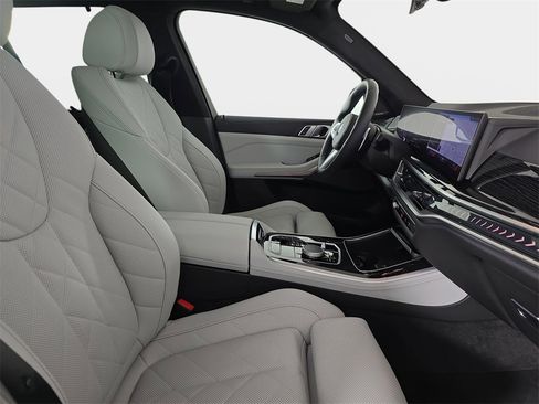 Certified 2025 BMW X5 xDrive40i w/ M Sport Package image 9