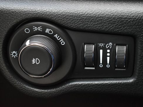 Used 2025 Chrysler Pacifica Select FWD image 20