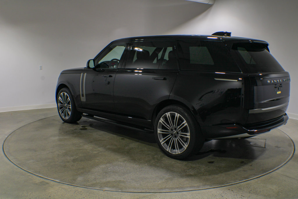 Certified 2025 Land Rover Range Rover Long Wheelbase SE AWD/4WD image 3