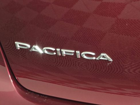 Used 2022 Chrysler Pacifica Limited w/ Uconnect Theater Family Group FWD image 51