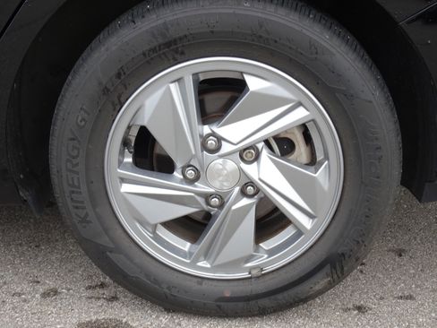 Used 2024 Hyundai Elantra SE FWD image 23