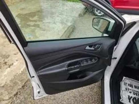 Used 2016 Ford Escape Titanium image 14