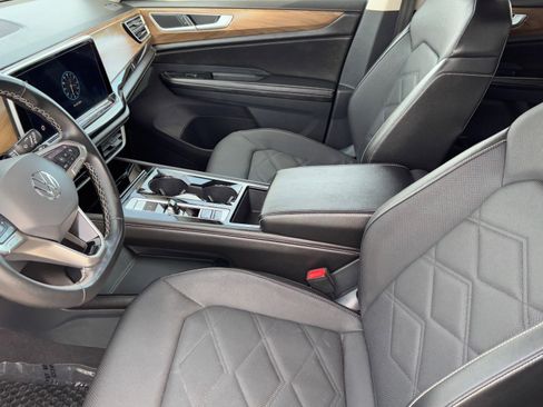 Used 2024 Volkswagen Atlas SE image 17