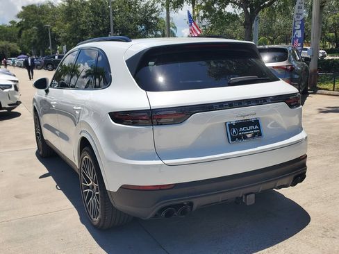 Used 2023 Porsche Cayenne AWD/4WD image 5