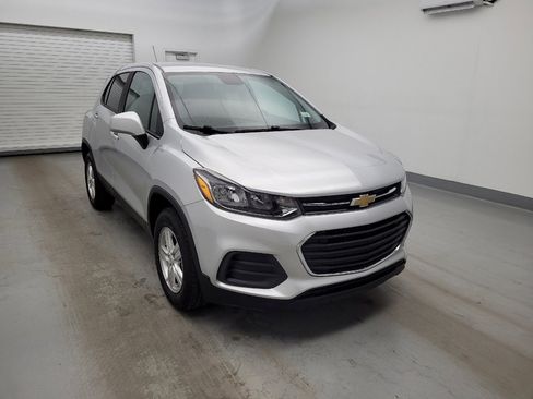 Used 2021 Chevrolet Trax LS w/ Tint and Cruise Package AWD/4WD image 13