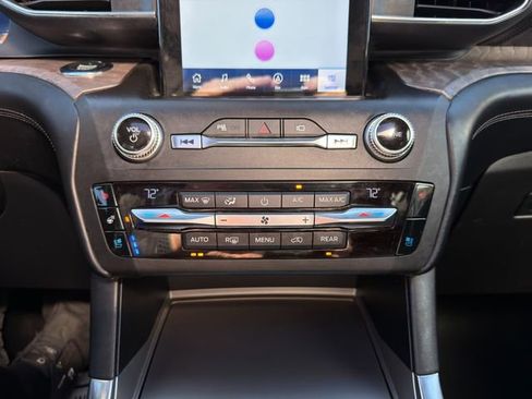 Used 2020 Ford Explorer Platinum w/ Premium Technology Package image 39