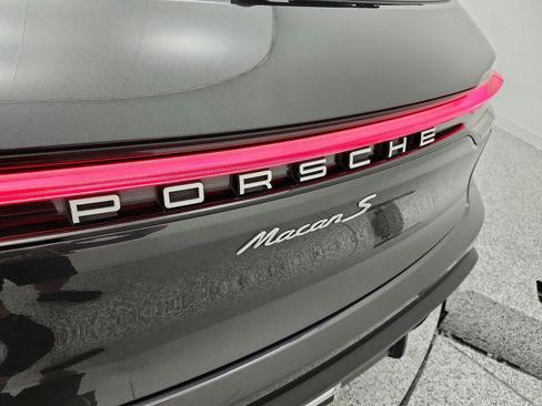 Used 2023 Porsche Macan S image 24