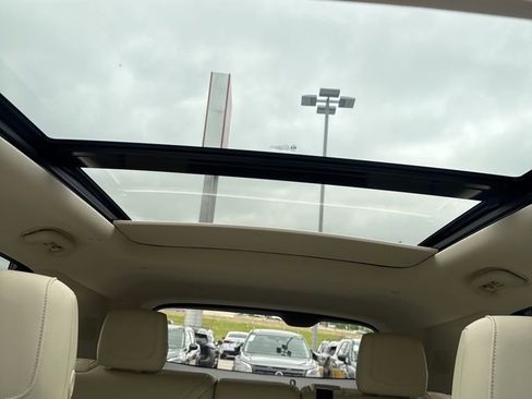 Used 2018 Cadillac XT5 Premium Luxury w/ Driver Assist Package image 11